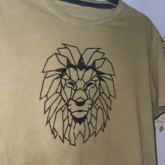 Lion head Men’s Grapic Tee, army green, preloved, size XL - Picture 5 of 5